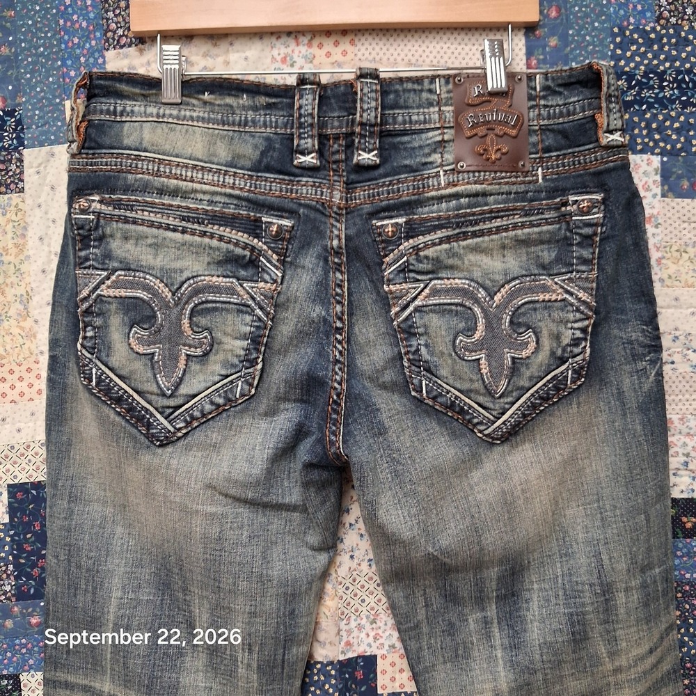 Rock Revival Mens 36 x 32 Kamryn Boot Heavy Stitch Fleur De Lis Blue Denim Jeans